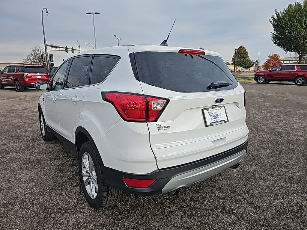 Used 2019 Ford Escape SE with VIN 1FMCU0GD4KUC27337 for sale in Mankato, Minnesota