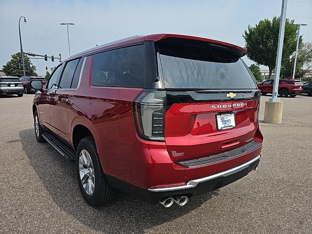 2025 Chevrolet Suburban Premier photo 2