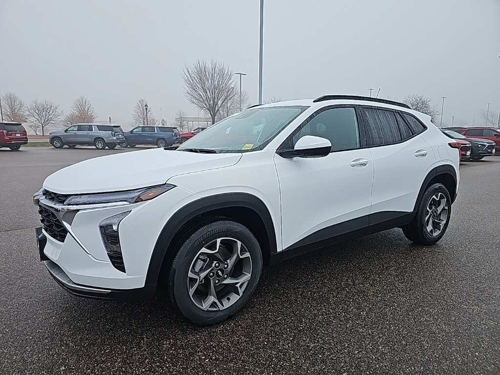 2026 Chevrolet Trax LT photo 2