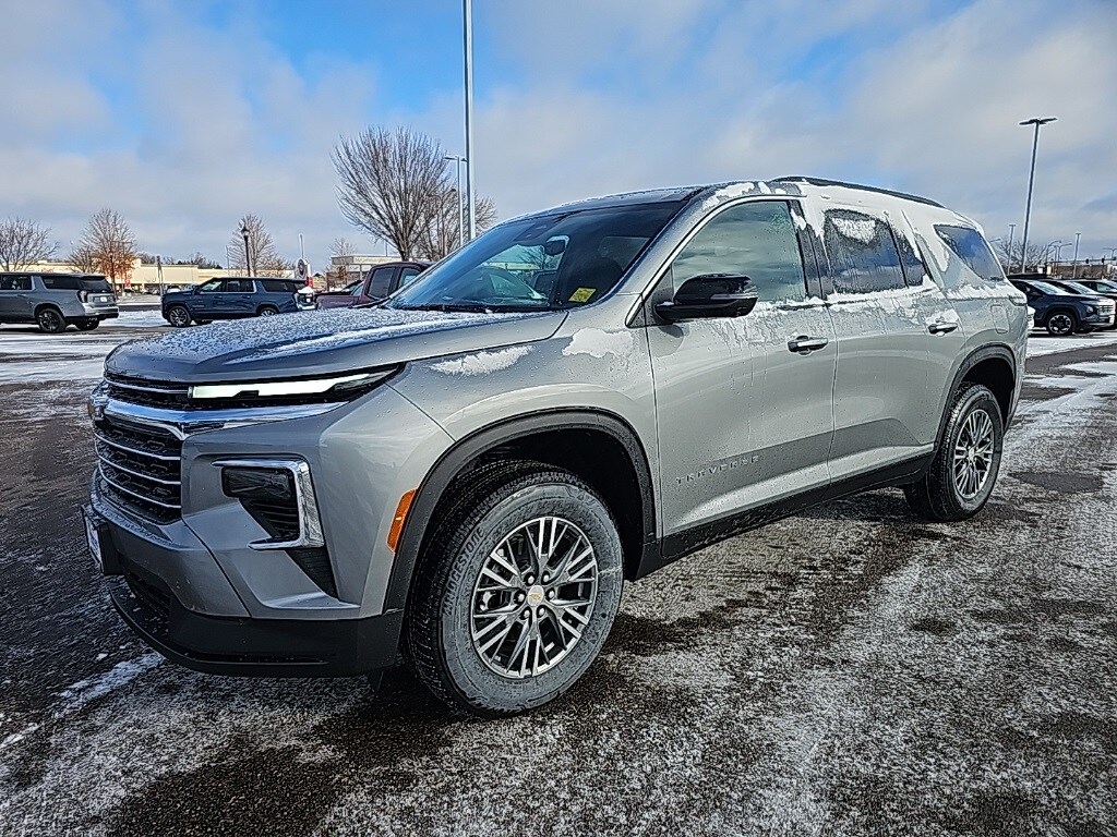 2026 Chevrolet Traverse photo 2