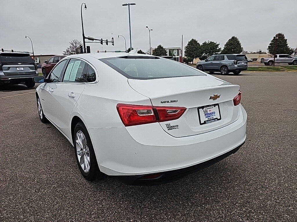 2023 Chevrolet Malibu 1LT photo 2
