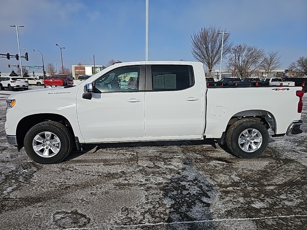 Used 2025 Chevrolet Silverado 1500 LT with VIN 1GCUKDED0SZ131605 for sale in Mankato, Minnesota