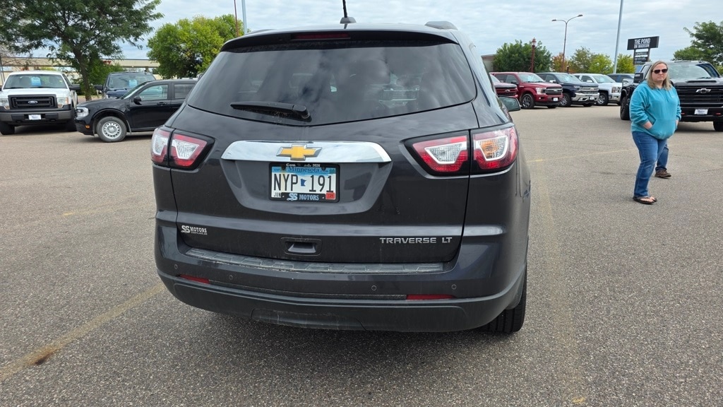 Used 2016 Chevrolet Traverse 1LT with VIN 1GNKRGKD1GJ330913 for sale in Mankato, Minnesota