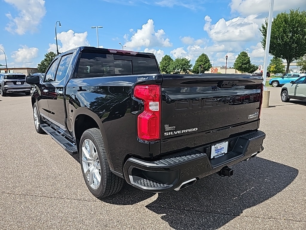 Used 2023 Chevrolet Silverado 1500 High Country with VIN 2GCUDJED6P1138115 for sale in Mankato, Minnesota