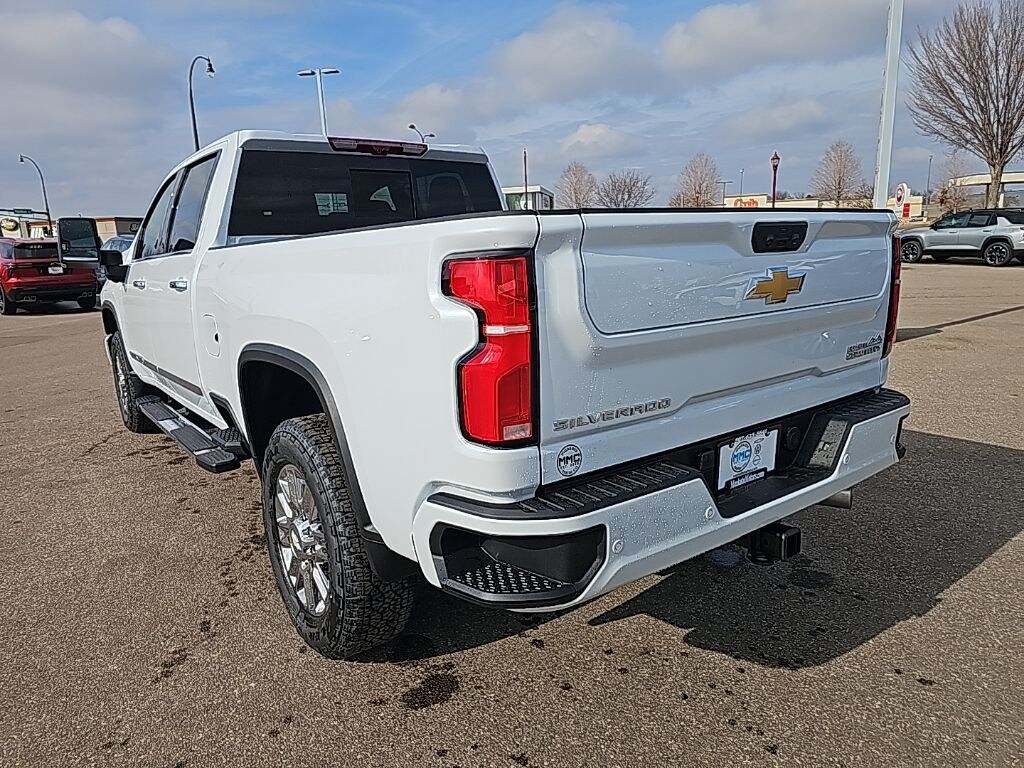 New 2026 Chevrolet Silverado 3500HD High Country Truck Crew Cab