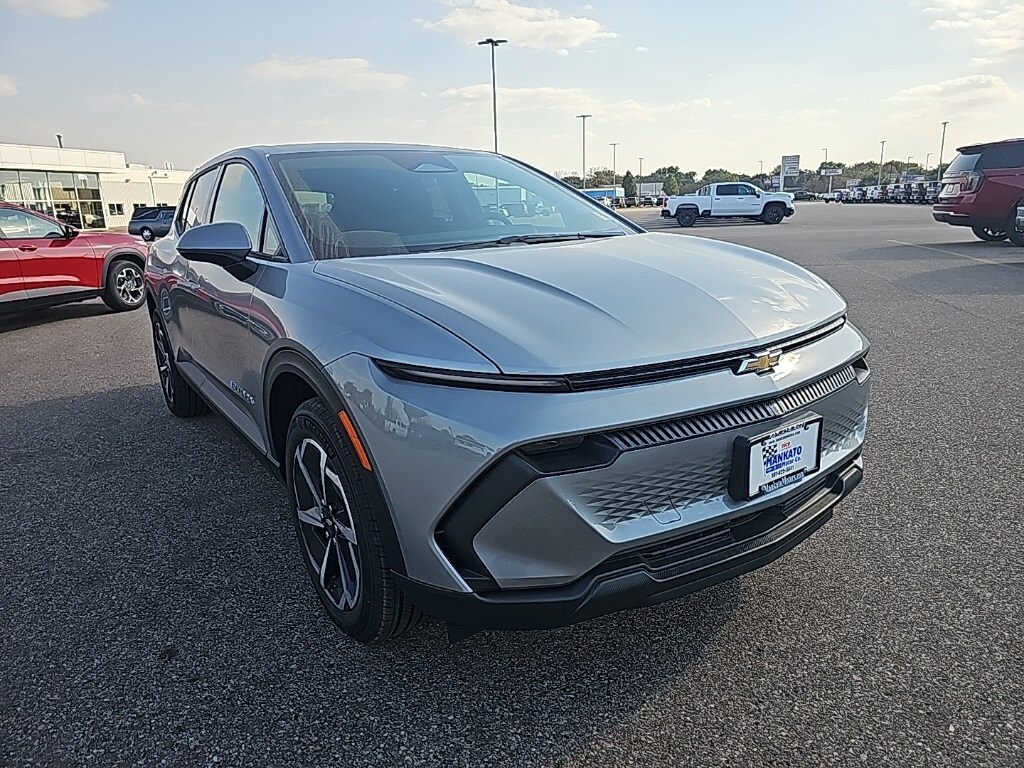 2026 Chevrolet Equinox EV 1LT photo 4