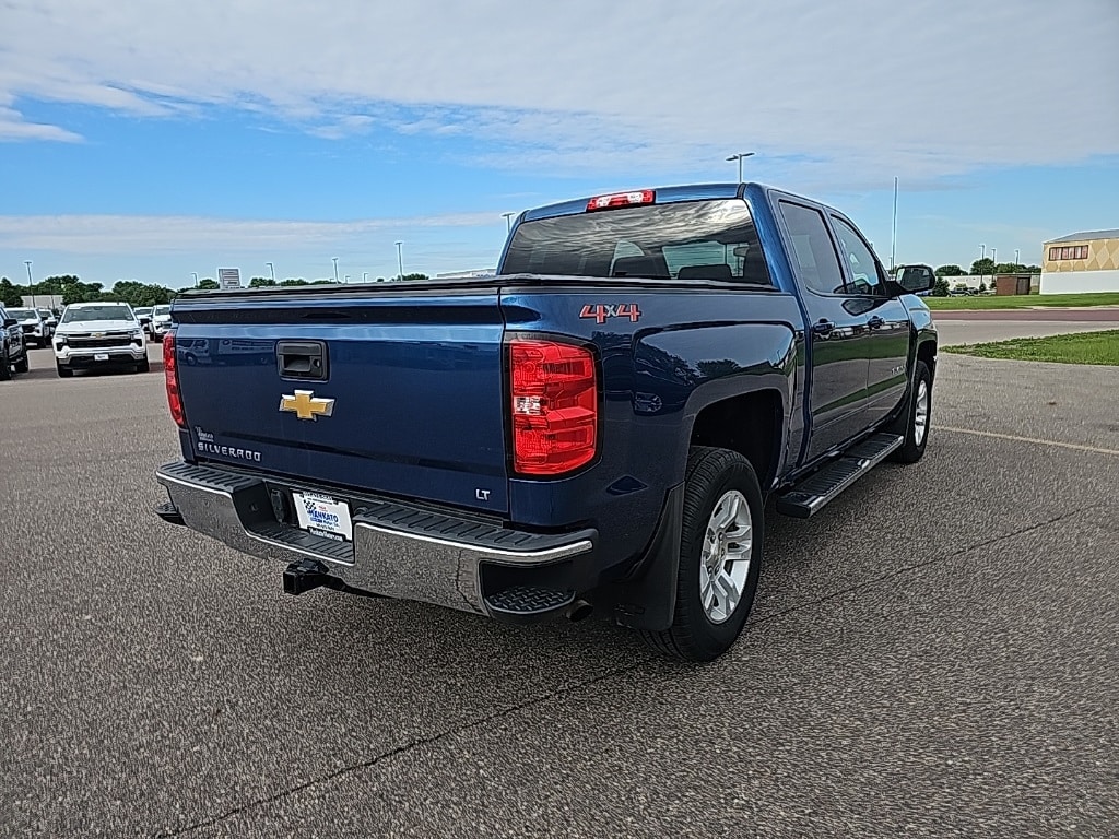Used 2018 Chevrolet Silverado 1500 LT with VIN 3GCUKREC3JG502243 for sale in Mankato, Minnesota