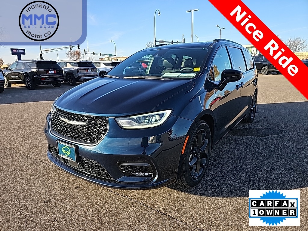 2025 Chrysler Pacifica Limited's photo