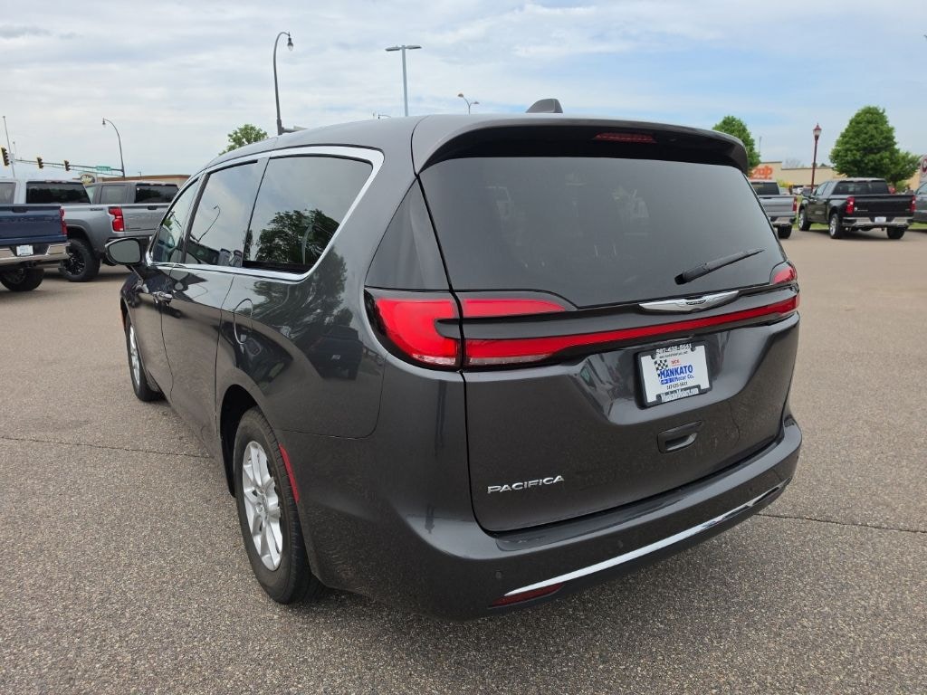 Used 2023 Chrysler Pacifica Touring L Van Passenger Van
