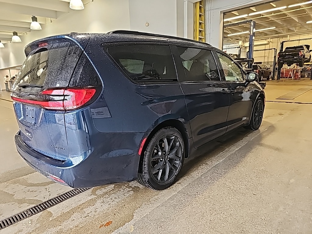 Used 2025 Chrysler Pacifica Limited Van Passenger Van