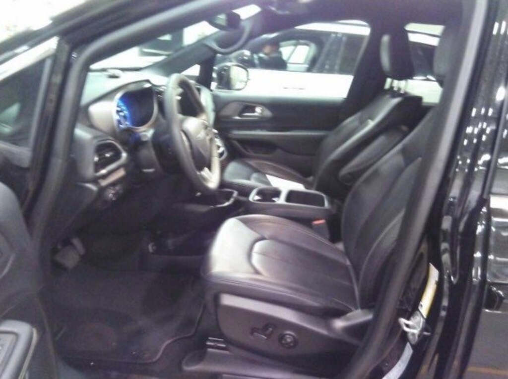 Used 2025 Chrysler Pacifica Select Van Passenger Van