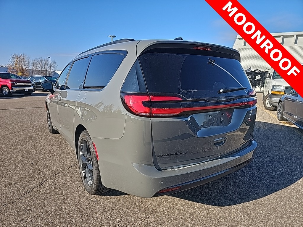 Used 2025 Chrysler Pacifica Limited Van Passenger Van