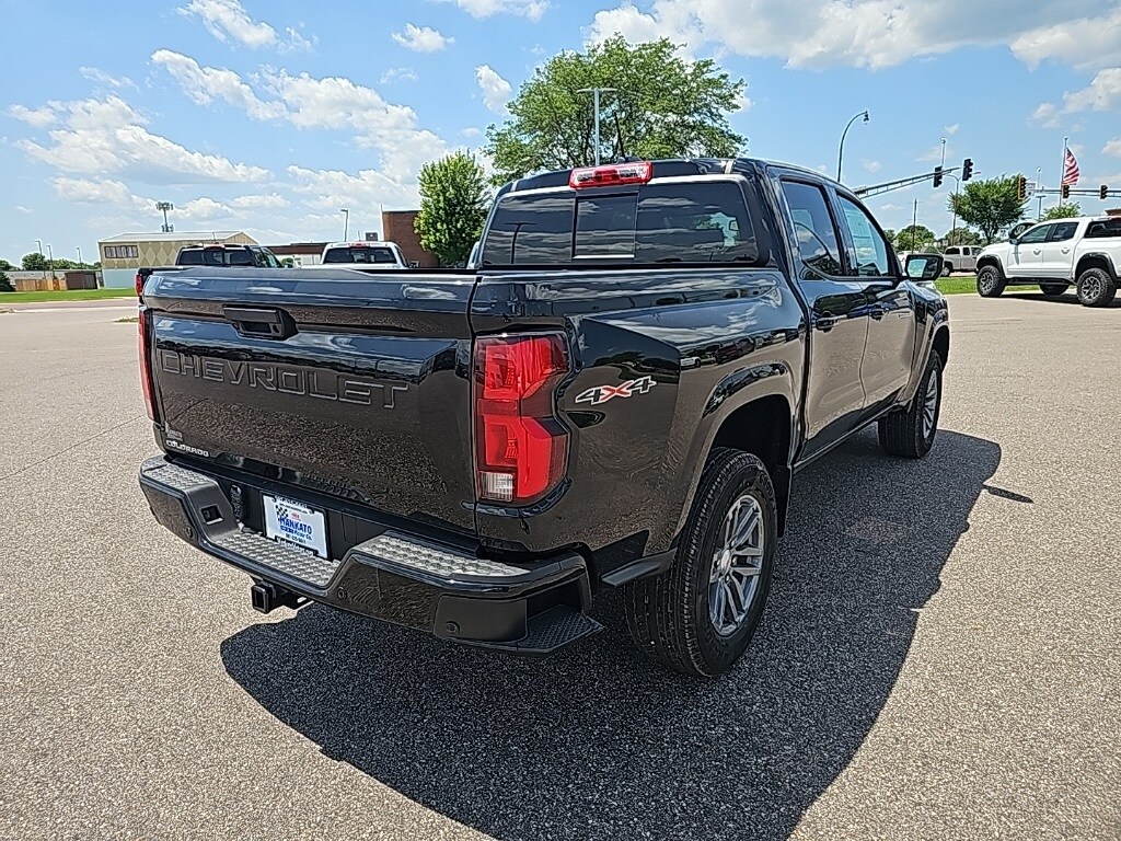 2025 Chevrolet Colorado Work Truck LT photo 2
