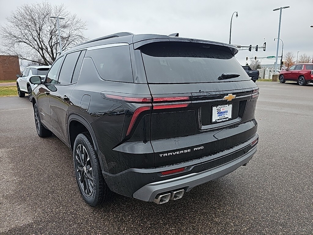 2026 Chevrolet Traverse photo 2