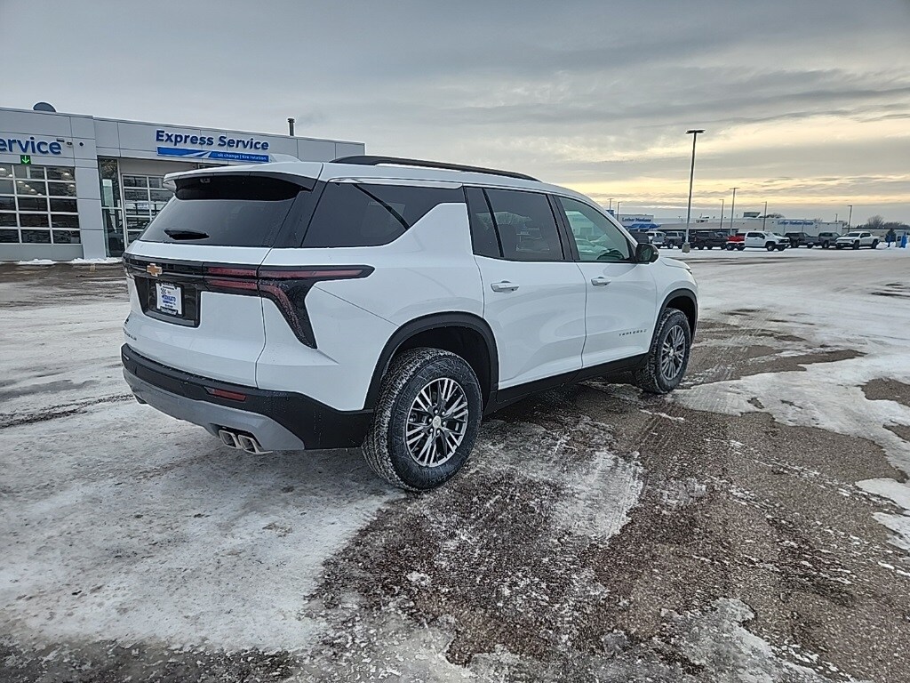 2026 Chevrolet Traverse photo 2