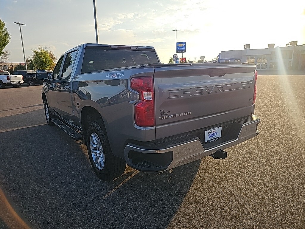 2022 Chevrolet Silverado 1500 LT photo 2