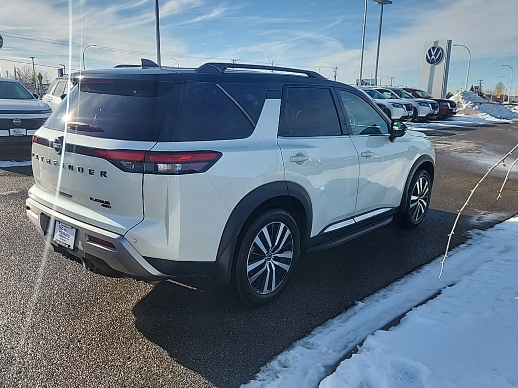 Used 2024 Nissan Pathfinder Platinum SUV