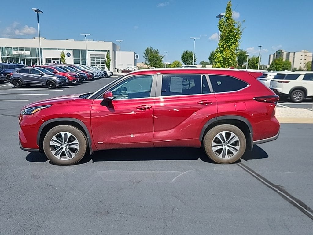 Used 2023 Toyota Highlander Hybrid XLE SUV