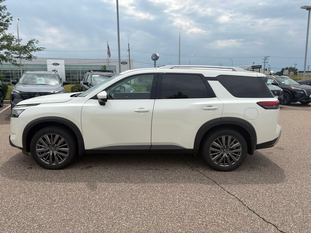Used 2024 Nissan Pathfinder SL SUV