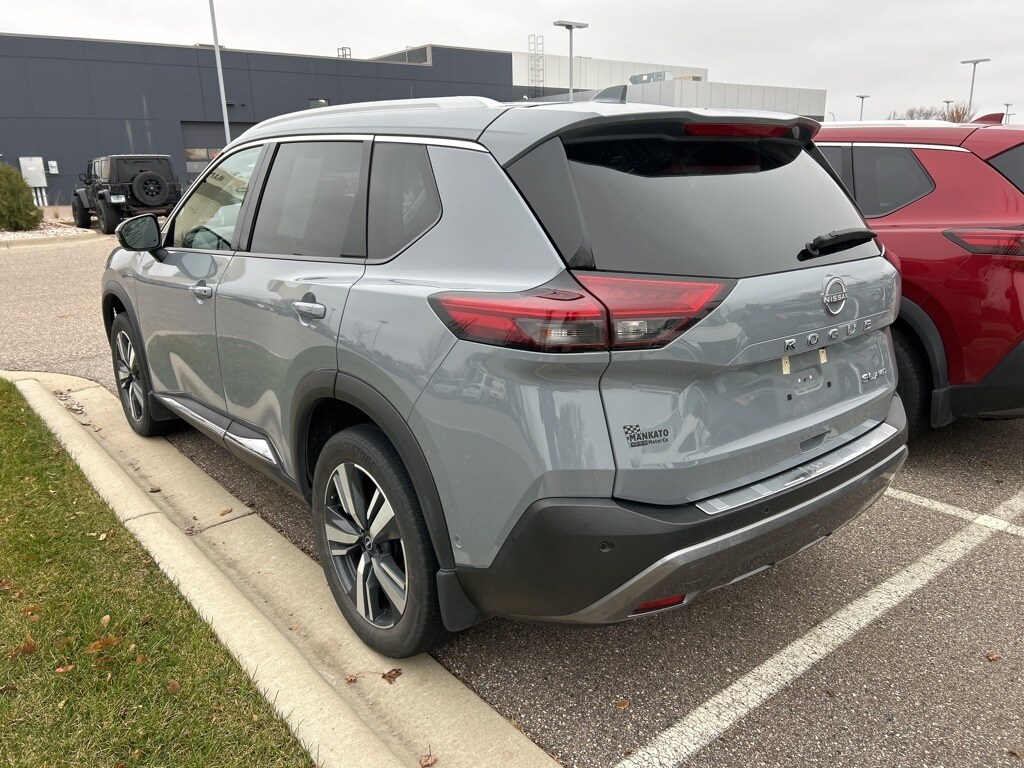 2023 Nissan Rogue SL photo 2