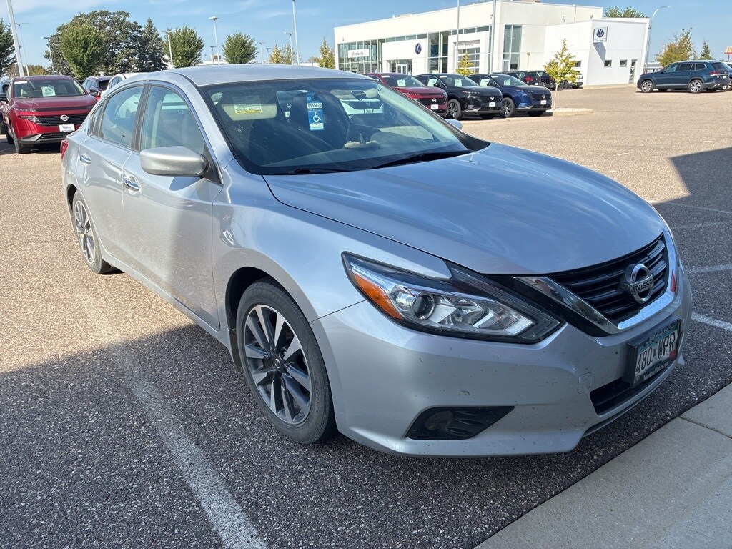 Used 2017 Nissan Altima 2.5 SV Sedan