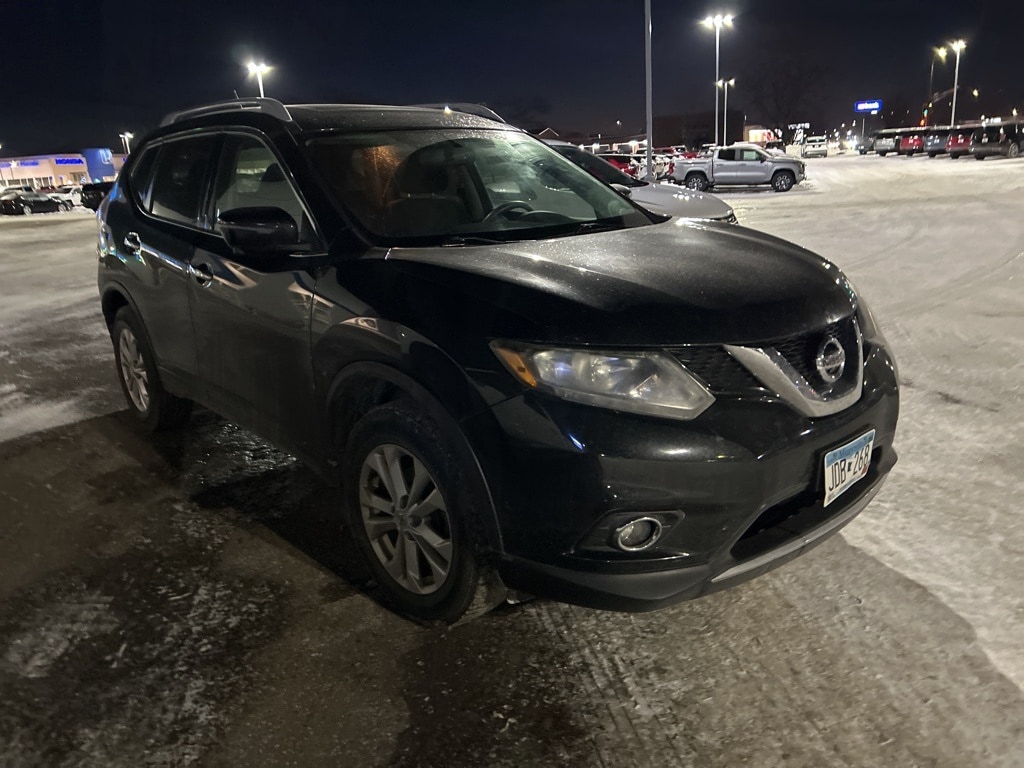 Used 2016 Nissan Rogue SV SUV