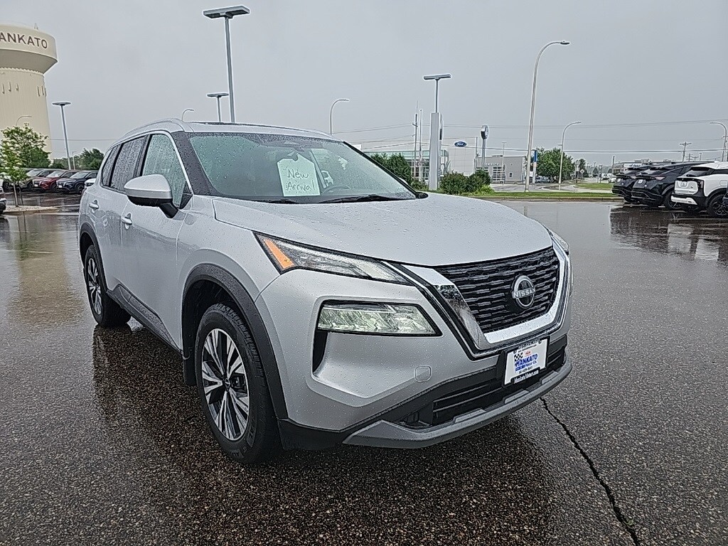 2023 Nissan Rogue SV photo 4