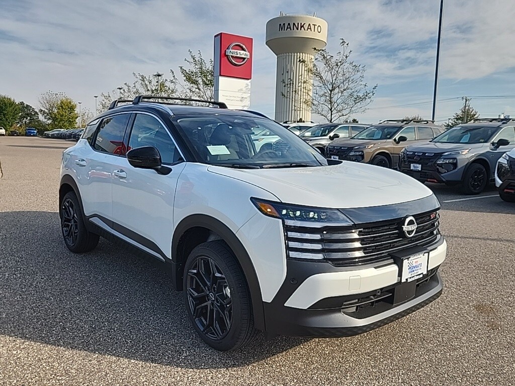 2026 Nissan Kicks SR photo 2