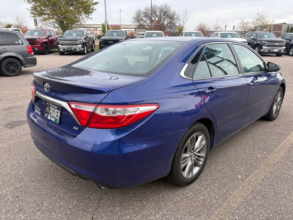 Used 2015 Toyota Camry SE Sedan