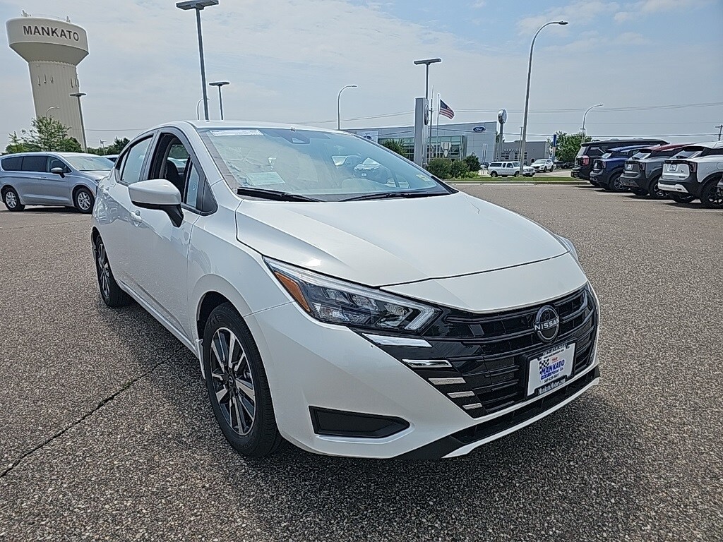 2025 Nissan Versa 1.6 SV photo 4