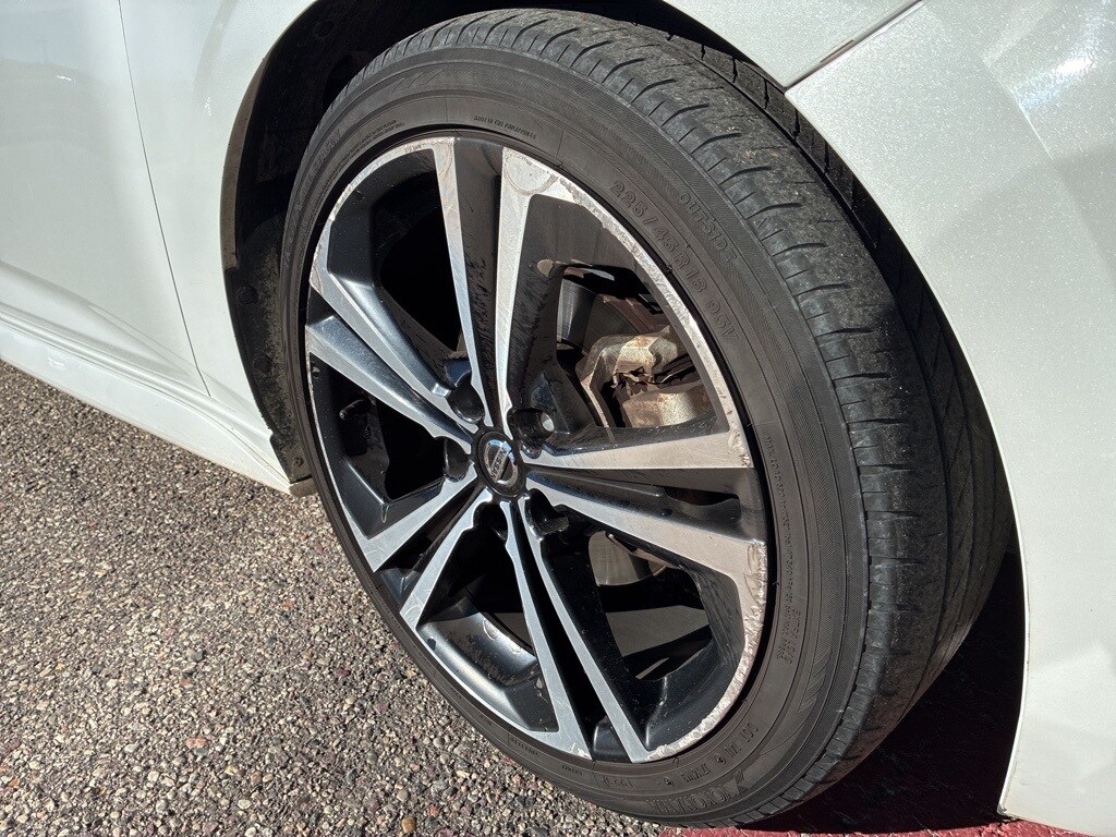 2021 Nissan Sentra SR photo 4