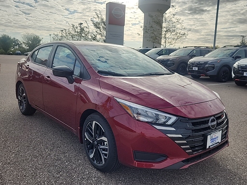 New 2025 Nissan Versa 1.6 SR Sedan
