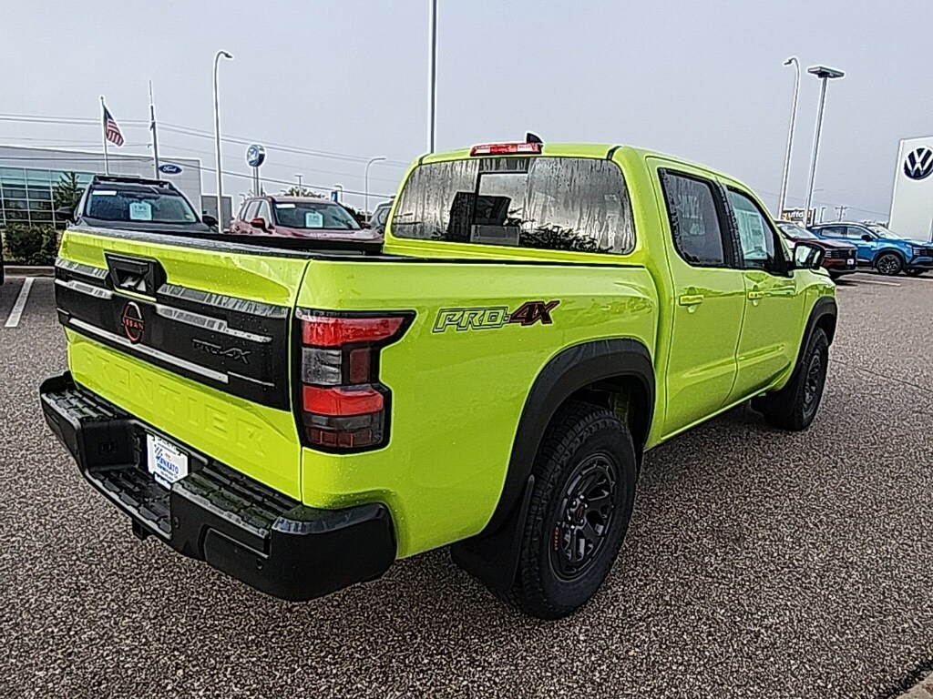 2026 Nissan Frontier PRO-4X photo 2
