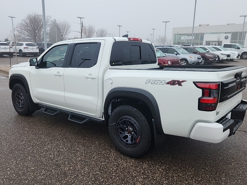 2026 Nissan Frontier PRO-4X photo 2