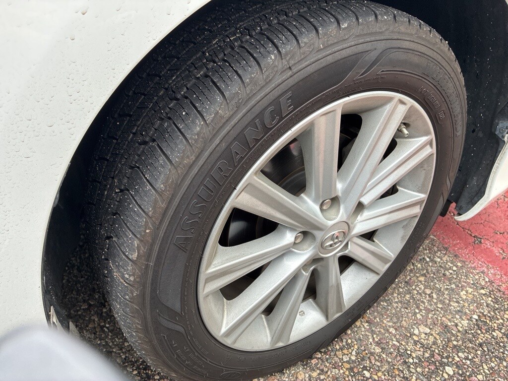 2014 Toyota Camry XLE photo 4