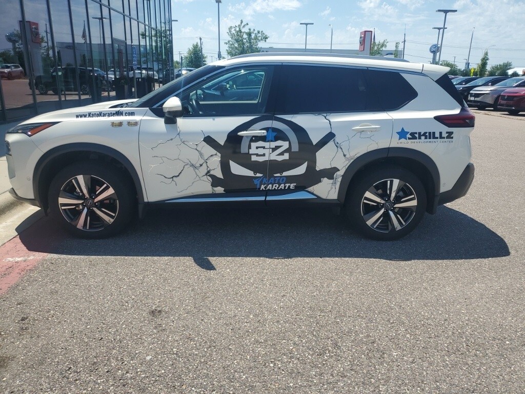 2023 Nissan Rogue SL AWD photo 2