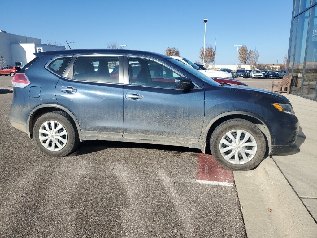 2015 Nissan Rogue S photo 3