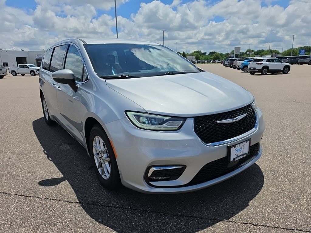 Used 2023 Chrysler Pacifica Touring L Van Passenger Van