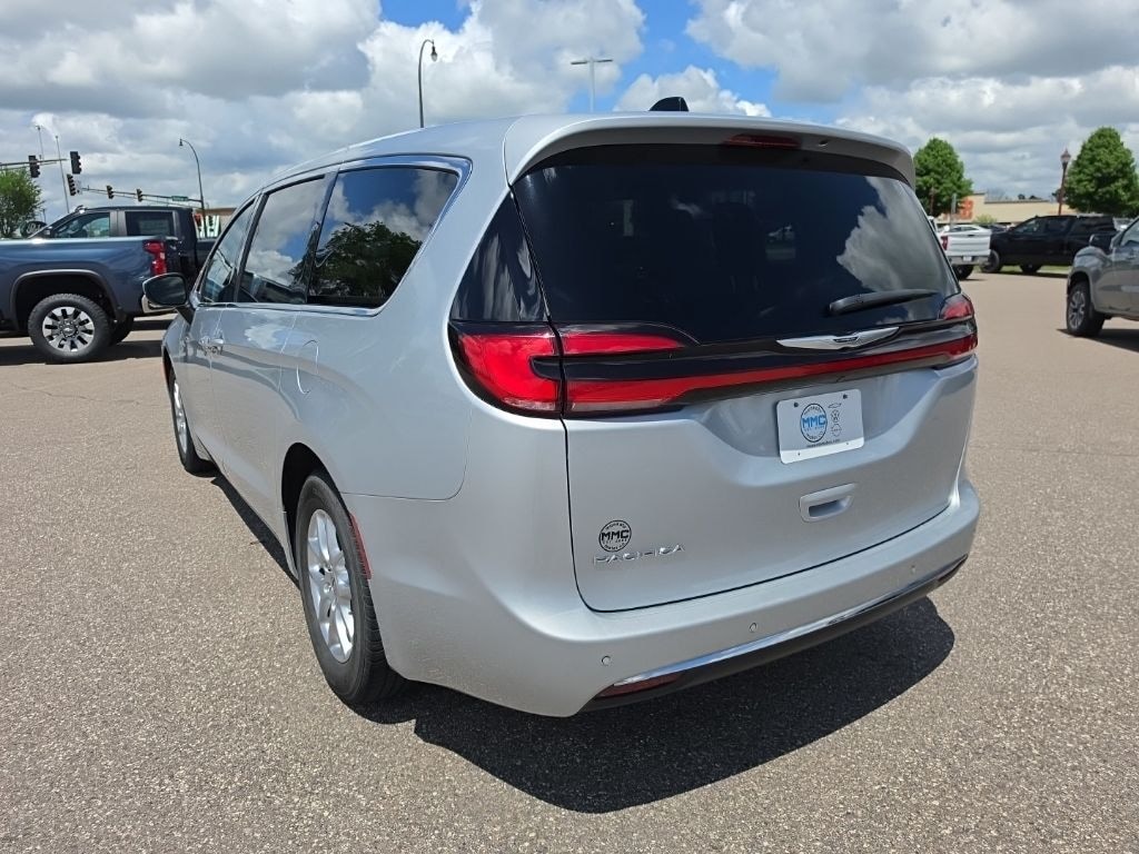 Used 2023 Chrysler Pacifica Touring L Van Passenger Van