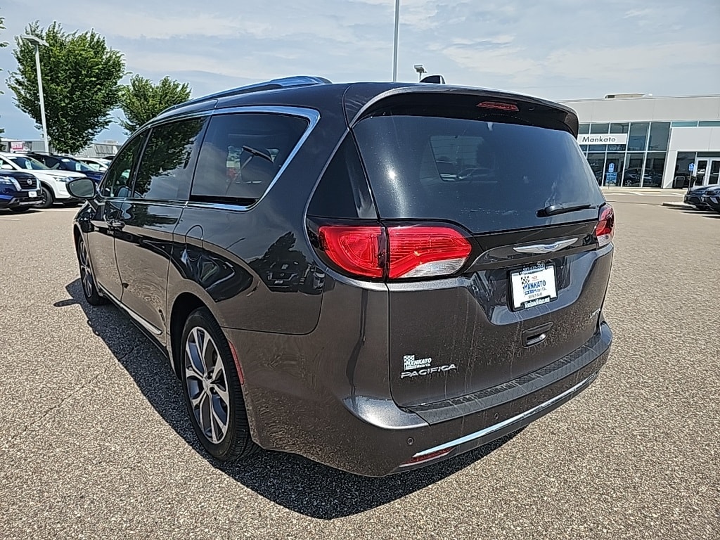 Used 2017 Chrysler Pacifica Limited with VIN 2C4RC1GG8HR762761 for sale in Mankato, Minnesota