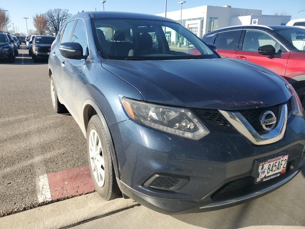 2015 Nissan Rogue S photo 2