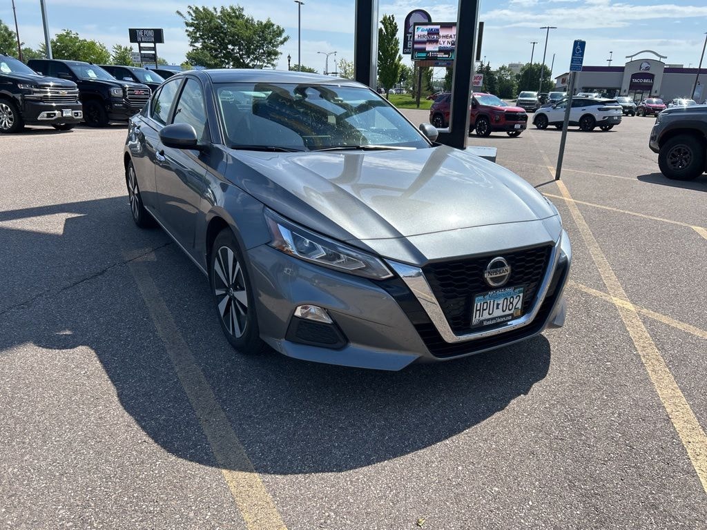 Used 2022 Nissan Altima 2.5 SV Sedan