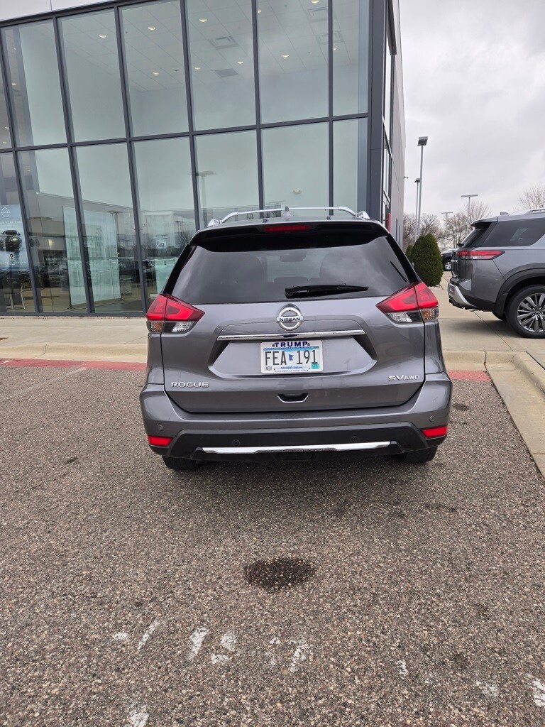 2019 Nissan Rogue SV photo 3
