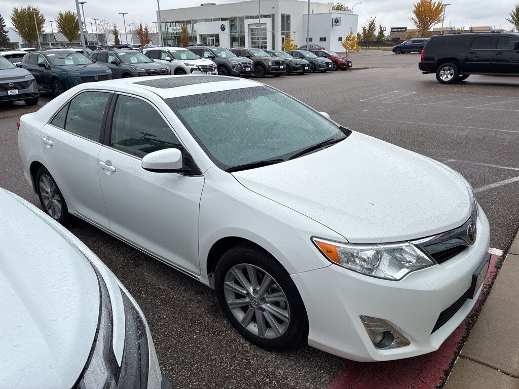 2014 Toyota Camry XLE photo 3