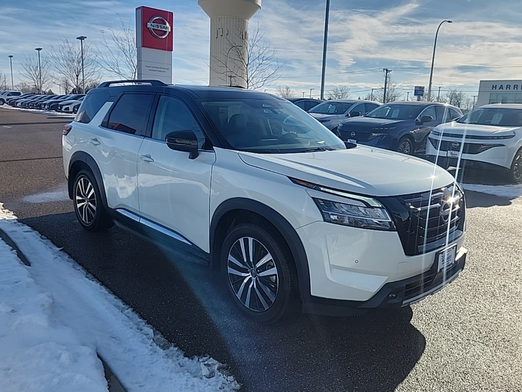 Used 2024 Nissan Pathfinder Platinum SUV