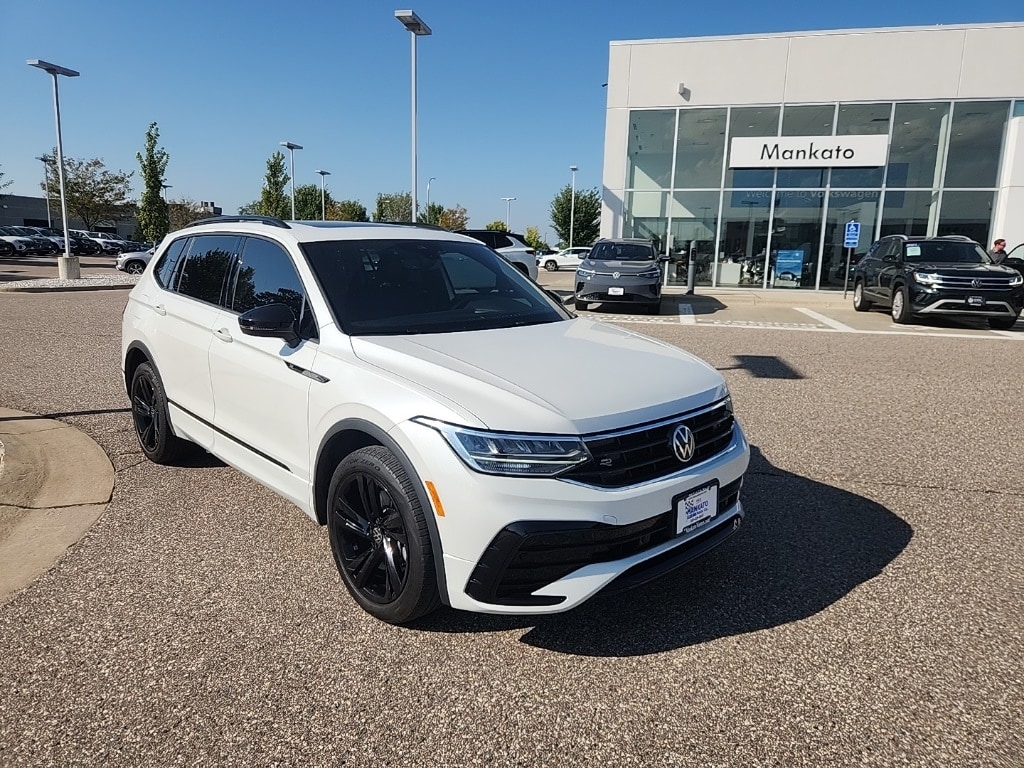 2023 Volkswagen Tiguan SE R-Line Black photo 4