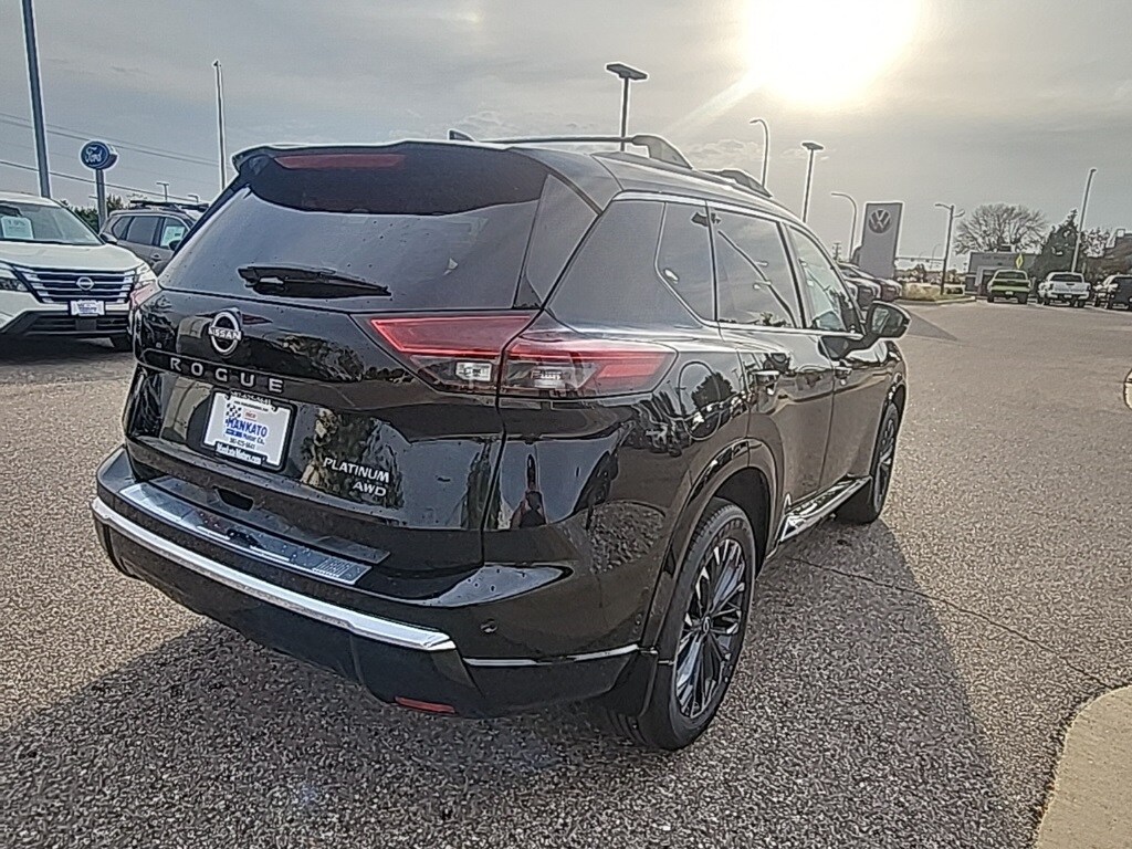 2026 Nissan Rogue Platinum photo 3