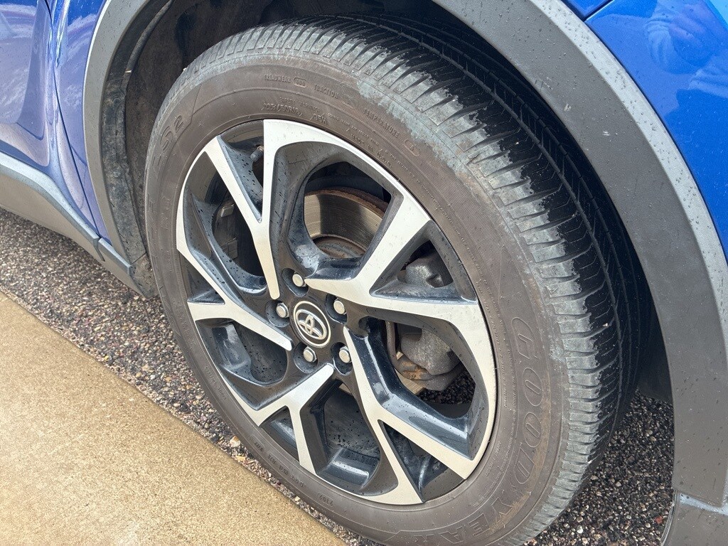 2018 Toyota C-HR XLE Premium photo 4