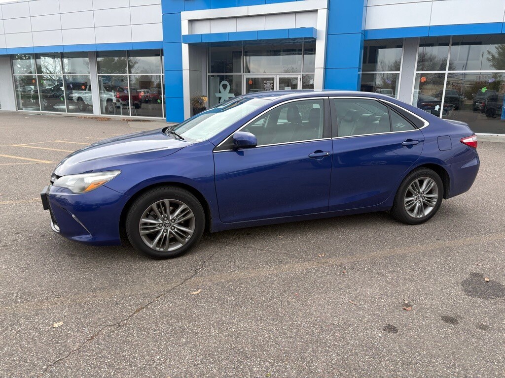 2015 Toyota Camry XLE photo 2