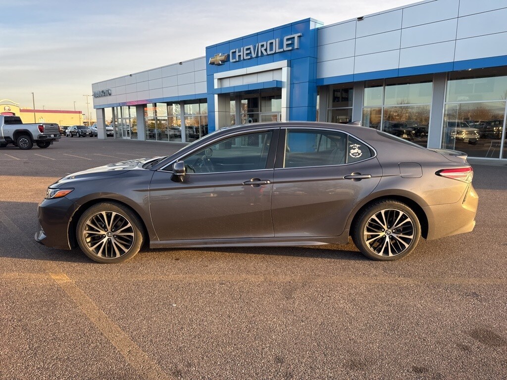Used 2019 Toyota Camry SE Sedan